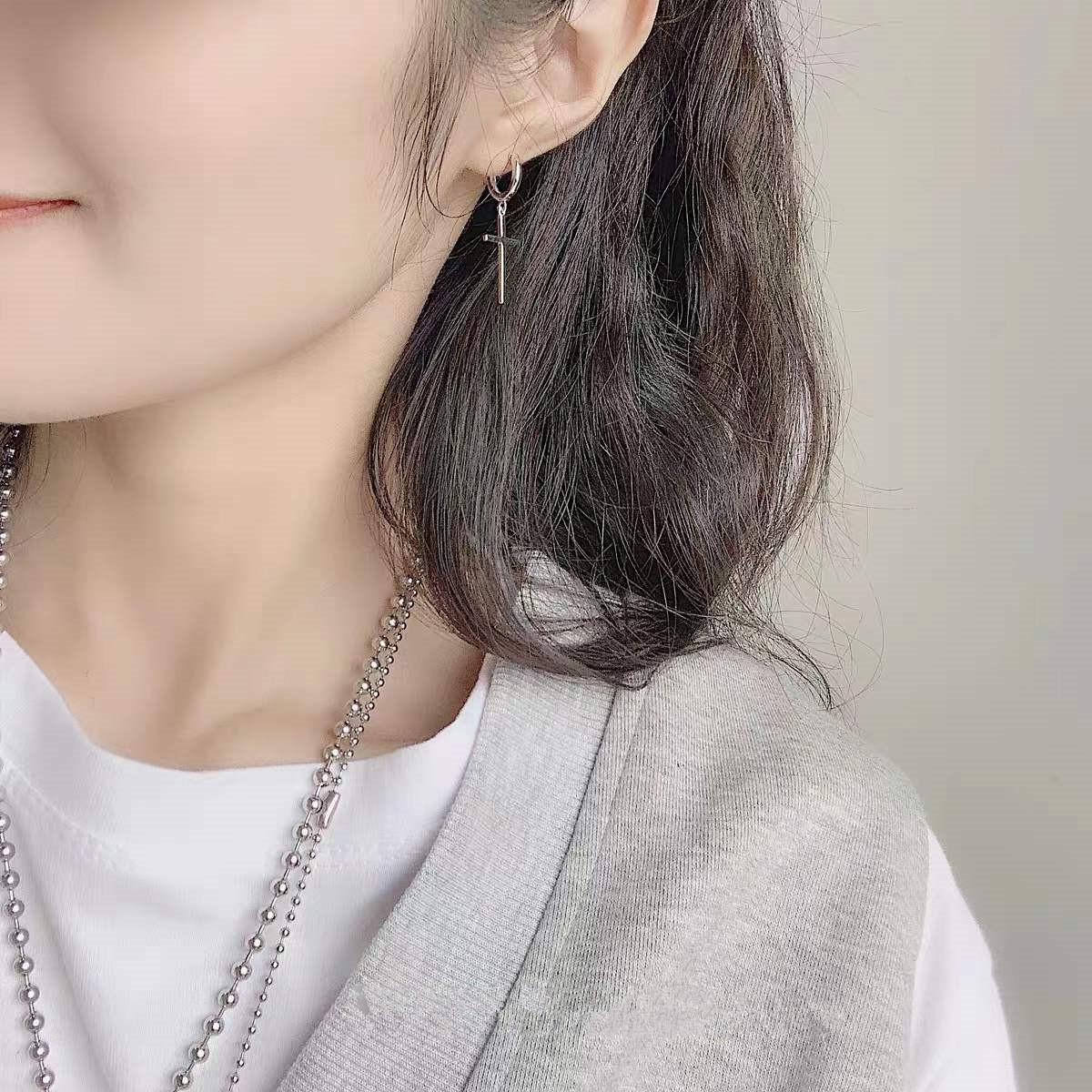 Beixi S925 Sterling Silver Cross Ear Cuff: Minimalist, Trendy, Unisex Design. Sterling Silver 925