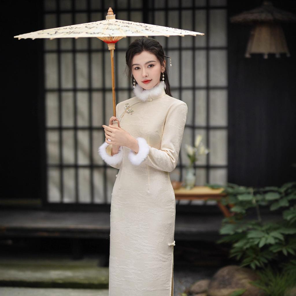 New Chinese velvet auspicious cloud jacquard cheongsam, new thickened long compound super soft autumn and winter youthful temperament advanced sense