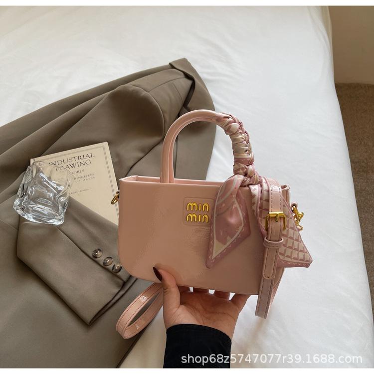 2025 new fashion this year, hand-held small bag female cute simple hand-to-hand shoulder crossbody bag small square bag trendy