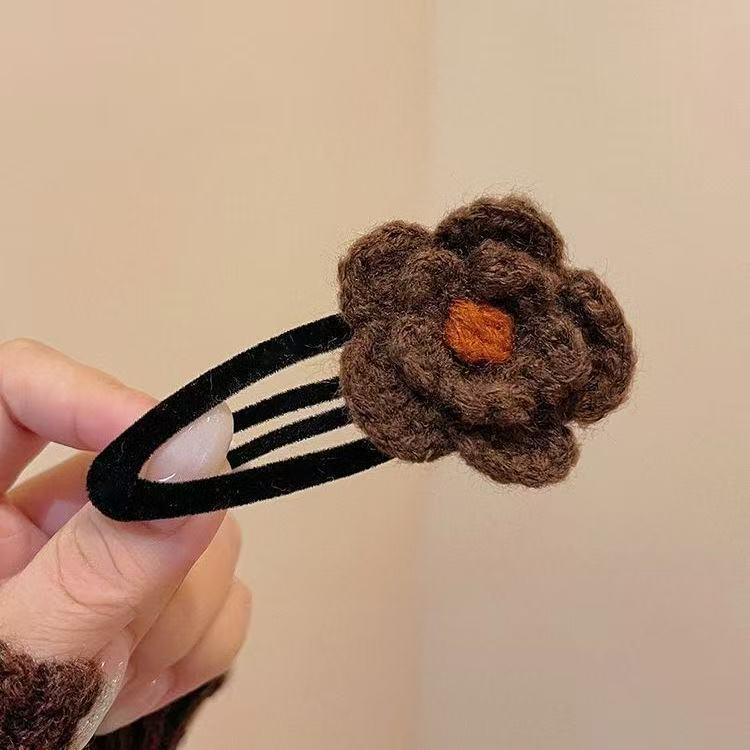 Women's Wool Knitted Flower Hair Clip - Versatile Flocked Edge BB Clip for Sweet, Gentle Bangs