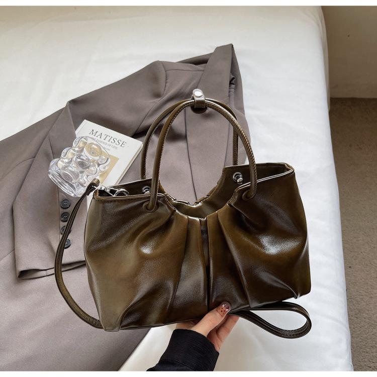 

Vintage Maillard handbag women s 2025 new pleated cloud fashion oil wax leather shoulder bag messenger bag зелений