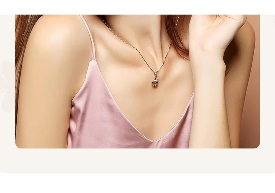 Sterling Silver Four-Leaf Clover Necklace for Women - Elegant Clavicle Chain Pendant, Perfect Valentine's Day Gift.