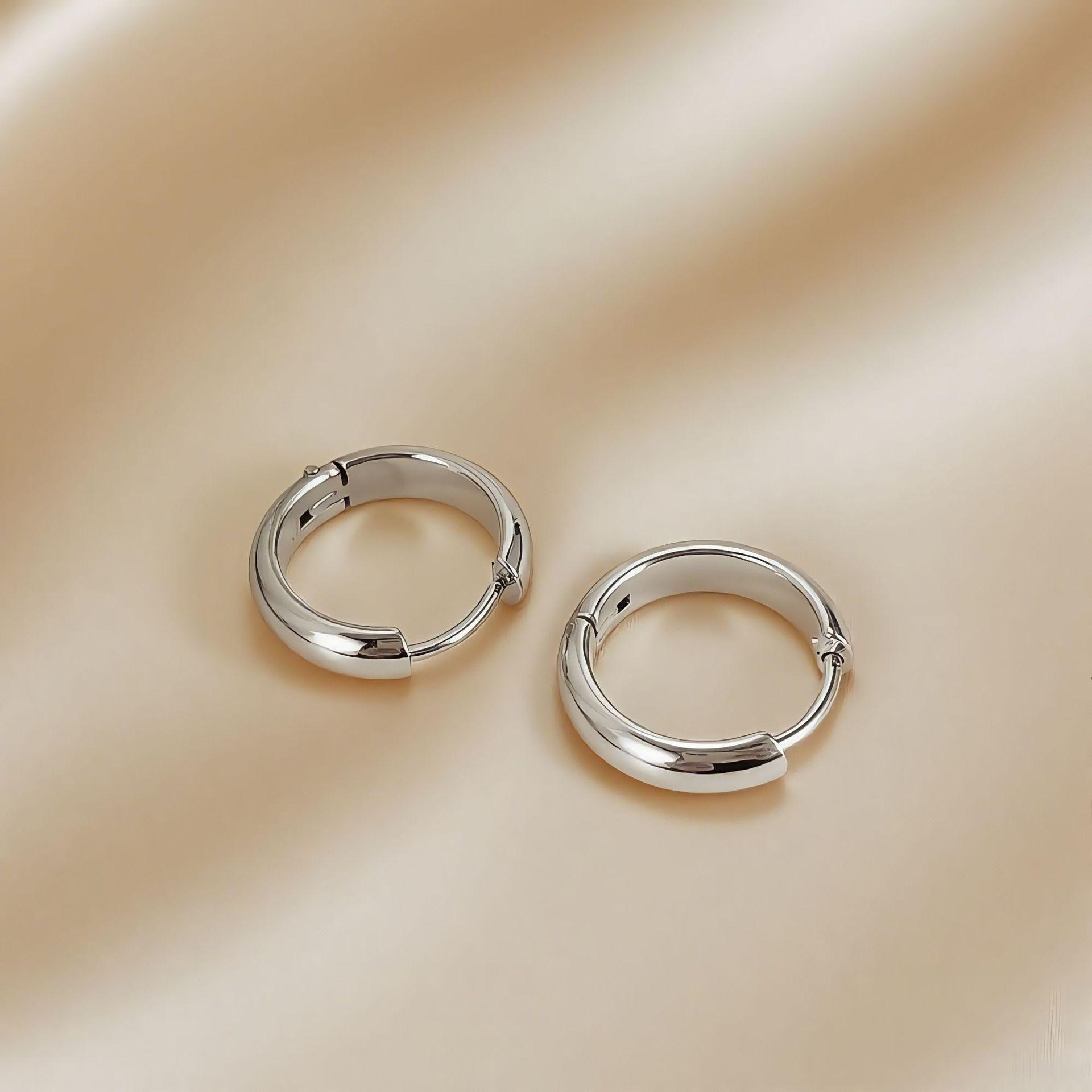 

Прості сережки з титанової сталі в корейському стилі: Трендові, Унікальні та Модні Ювелірні Вироби. Inner Diameter 12mm