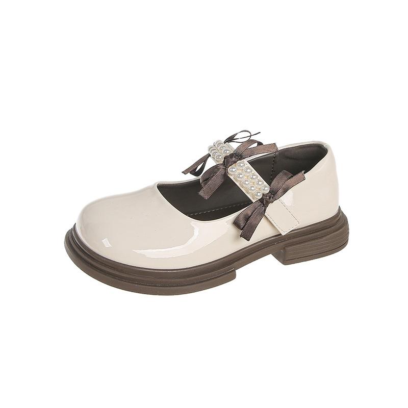 Dívčí malé kožené boty 2025 jaro a podzim nové dětské princeznovské boty perlová mašle jednobotky měkká podrážka britský styl spolužačka