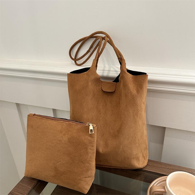 2025 New Simple Matte Bucket Bag Women's Winter Trendy Fashion Child and Mother Bag Casual Versatile Shoulder Commuter Bag