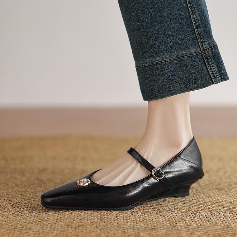 

Four Seasons Wear Leather Shoes Women s Casual Light Mouth Flat Shoes Low Heel Solid Color Large Size Shoes New Women s Single Shoes Rubber Soft Sole 39 чёрный