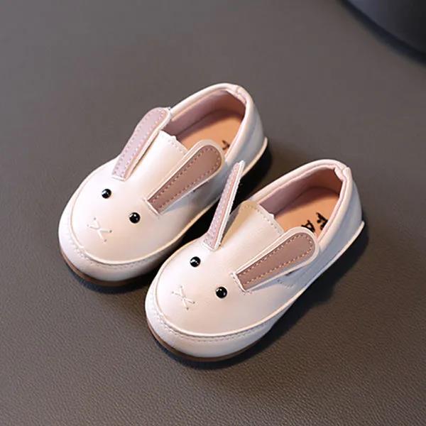 

Детская весенне-летняя обувь. Кожаные туфли принцессы на мягкой подошве для девочек. Нескользящие одинарные туфли с изображением маленького кролика. 21 белый