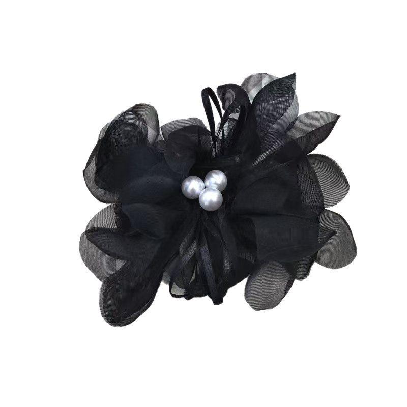 Ručně vyrobená mašle z perlové příze: Organzová květina pro vlasové a oděvní doplňky, šperky a DIY řemesla