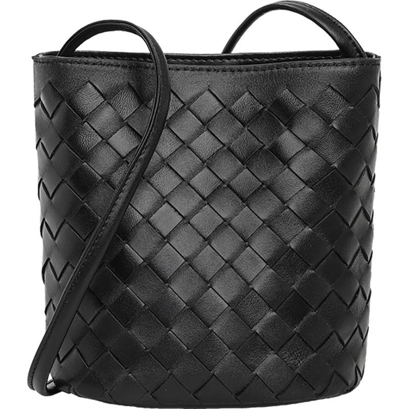 Autumn Small Bag Women'S Shoulder Messenger Bag Women'S Bag Commuter Woven Fashion Bucket Bag