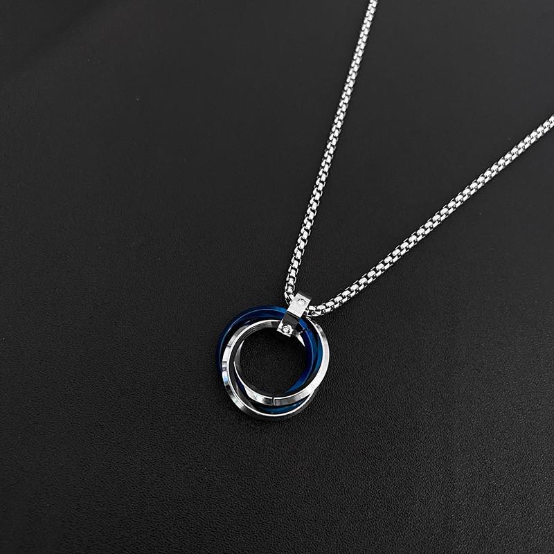Collana da uomo con ciondolo alla moda a tre anelli in stile hip hop, stile giapponese-coreano, gioiello a catena maglione in acciaio al titanio.