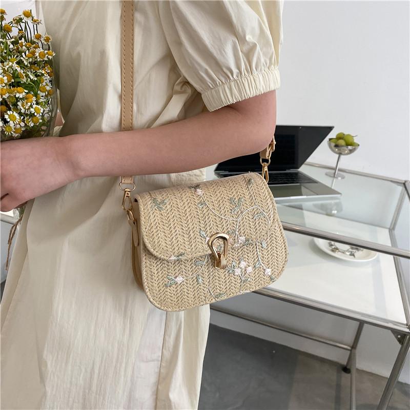 2025 New Shoulder Bag Women's Bag Woven Baguette Underarm Bag Fashionable Small Fresh Square Bag