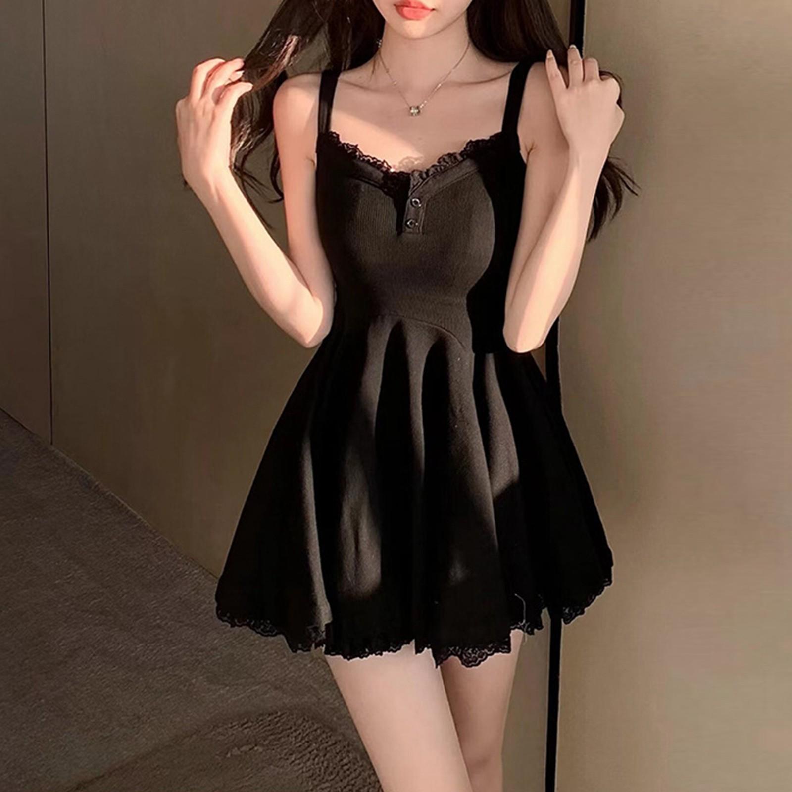 

Женское кружевное платье-комбинезон с V-образным вырезом и плиссированным А-силуэтом S чёрный