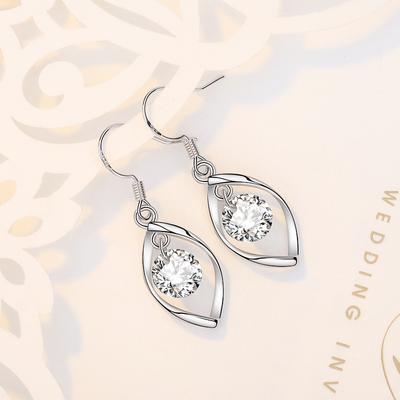 Pendientes de Zirconia con Decoración Simple para Mujer Pendientes de Borla Giratorios con Forma de Corazón de Temperamento Gancho para la Oreja Twist Pendientes de Moda