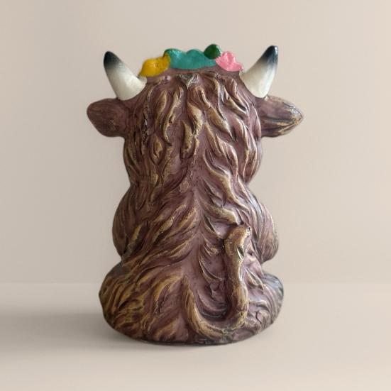 Highland Cow Figurine Reading Book Cattle Resin Statue Sculpture Home Office Decoration Ornament Book Lover Gifts