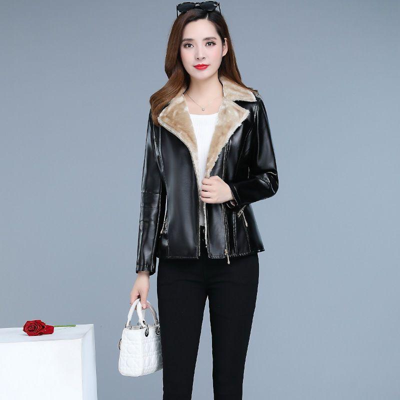 Leather jacket women's fleece thickened short slim and thin autumn and winter new fur integrated mother outfit