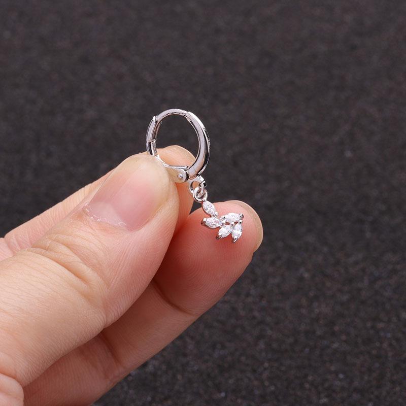 1Pc Simple Sunflower Pendant Cubic Zirconia Ear Tragus Personality Stainless Steel Cartilage Earring Piercing Jewelr