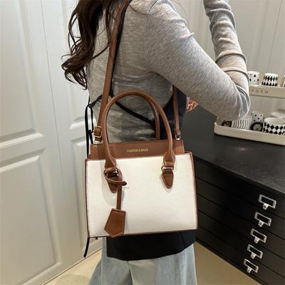 Colore solido è popolare quest'anno per le donne nuovo trendy casual design alla moda e semplice borsa a spalla crossbody portatile piccola quadrata
