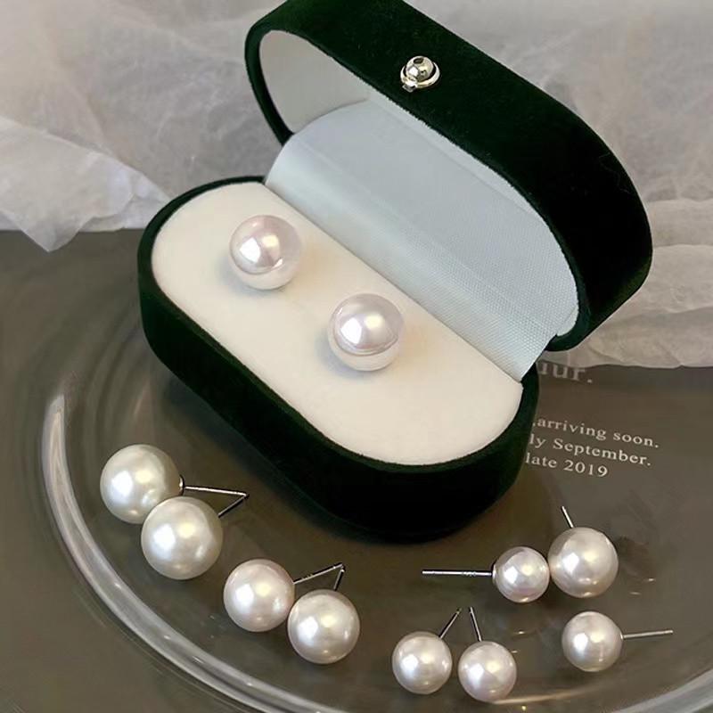 

Korean Inspired Pearl Earrings: Elegant Silver Studs with Luxurious Vintage Design