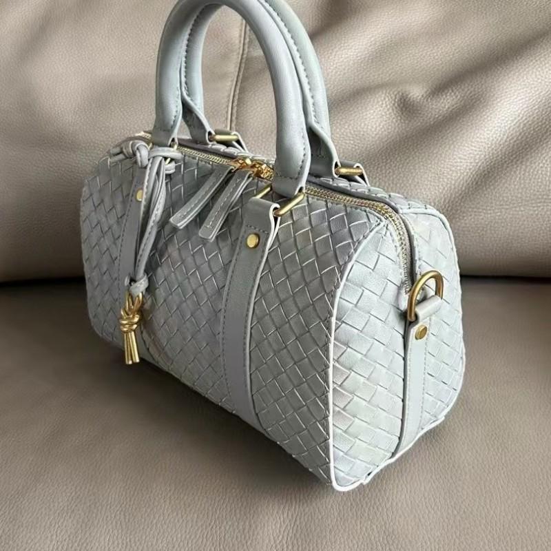 2024 Business Commuter All-matching Diamond-grid Cowhide Knitted Cross-shoulder Pillow-carrying Handbag
