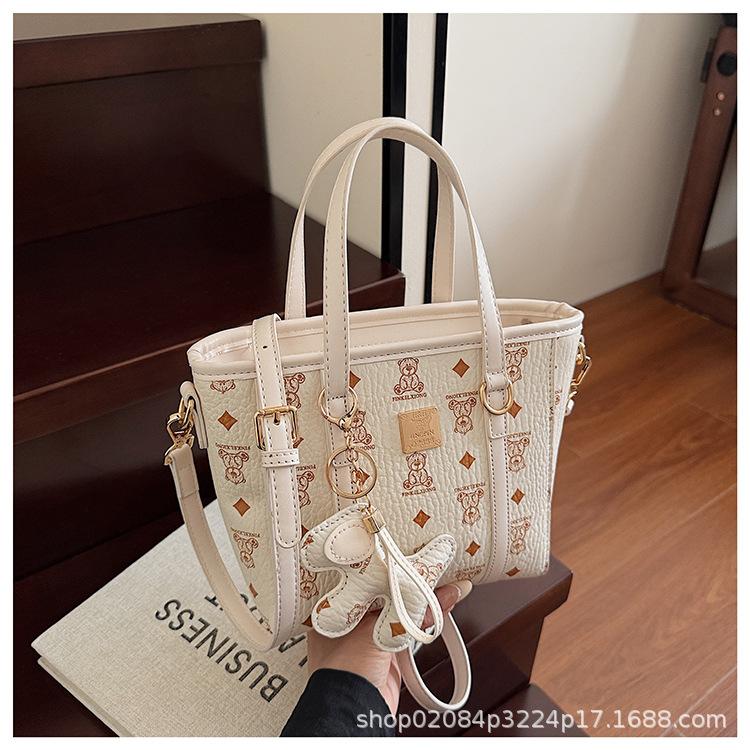 

2025 new trend temperament commuting simple large capacity tote bag leisure bag shoulder bag underarm bag белый