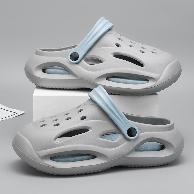 New Fashion Hollow-out Breathable Slippers Summer Beach Shoes Slippers for Men Outdoor/Indoor Sandals