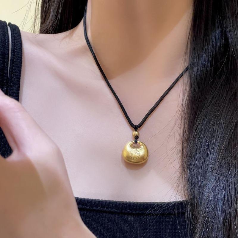 

Fat Fu pendant necklace femininity high sense black rope lock bag collarbone chain design sense