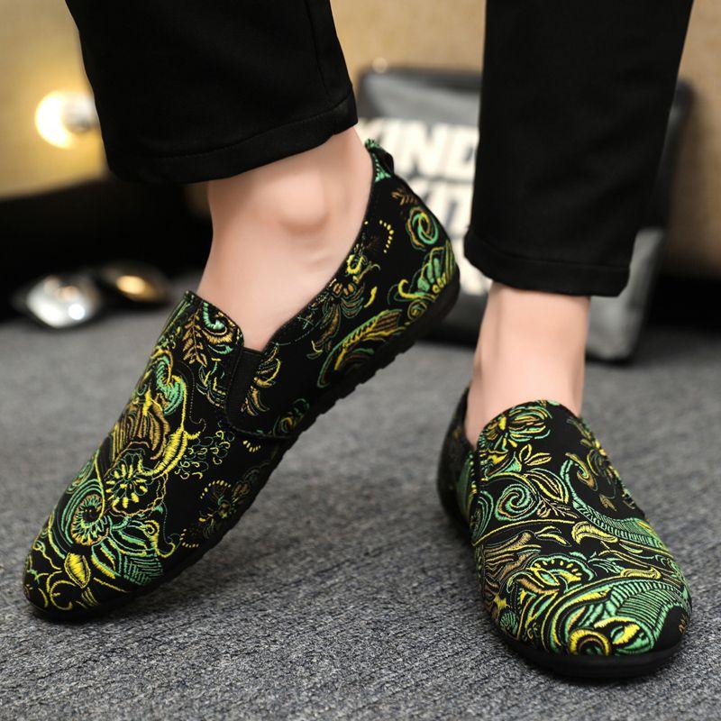 Fashion Male Shoe Low-Top Plus Size Slip-on Moccasin Sneakers Without Leather 2025 Trend Leisure Fashion High Quality Men's Casual Shoes
