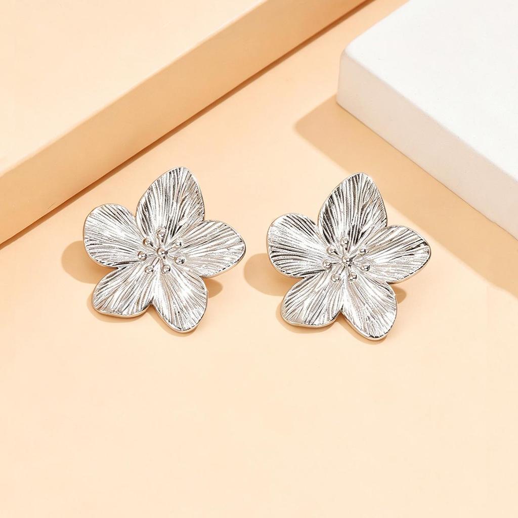 Elegant Versatile Large Camellia 18K Gold-Plated Stainless Steel Flower Stud Earrings for Women