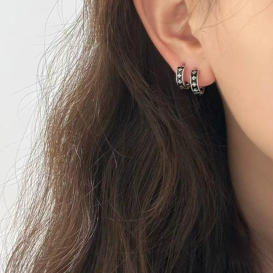 Indifferent Style Black Double Hoop Heart Earrings with Simple French Design for Women.