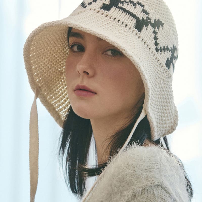 

VARZAR VA Digital Logo Cozy Knit Bonnet Hat Cream/Black FREE