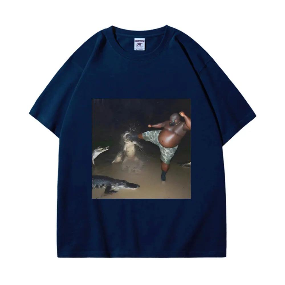 Man Kick Alligator In Swamp Funny Viral Meme Graphic T Shirts Fashion Vintage Short Sleeve T-shirt Unisex Casual Cotton T-shirts