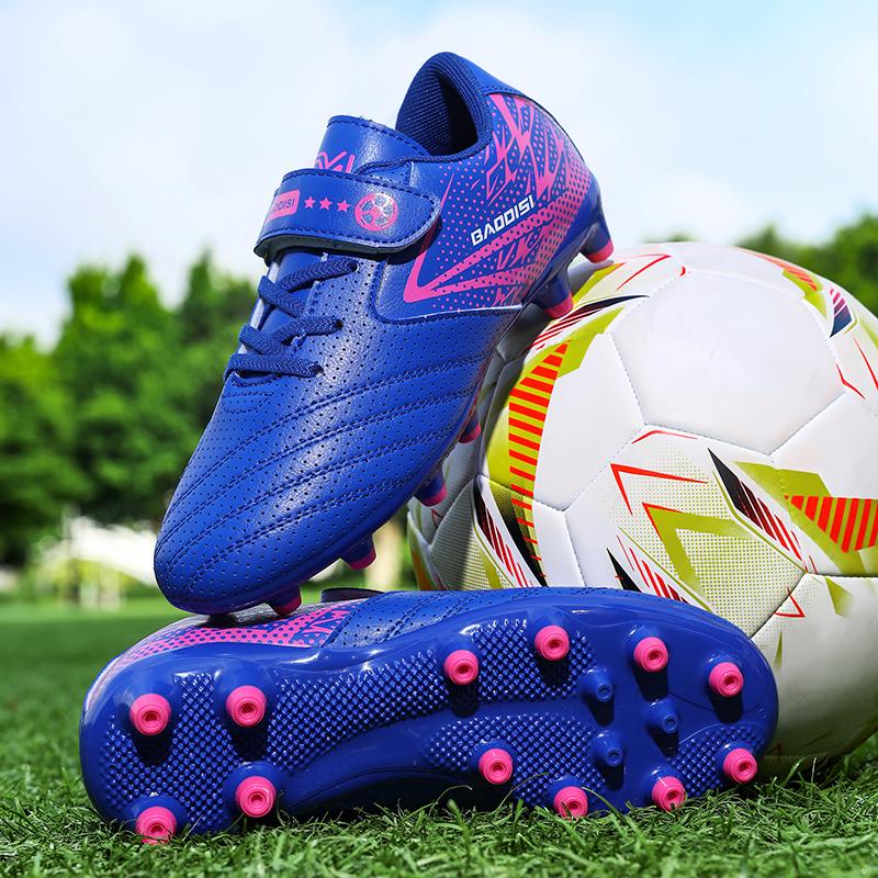 A Pair of Boys and Girls Four-season Leather Football Boots with Long Studs Wear-resistant Football Shoes Sizes 31-39