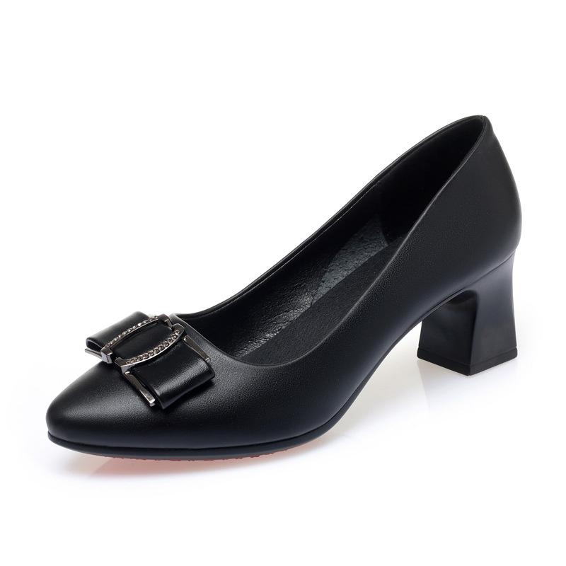 

Модные женские туфли-лодочки на весенних каблуках с неглубоким носком, мягкие кожаные туфли с металлическим украшением из кристаллов, классические модные туфли-лодочки 42