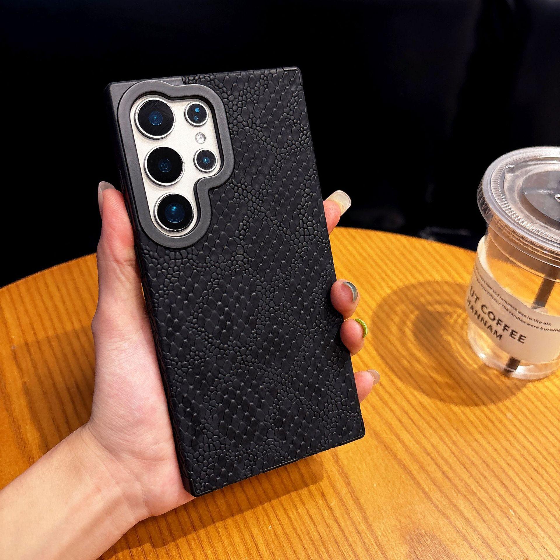 

Samsung S25ultra Wristband Bracket S24 Snake Skin Pattern S23ultra Built in Magnetic Suction Phone Case Galaxy S22 Ultra