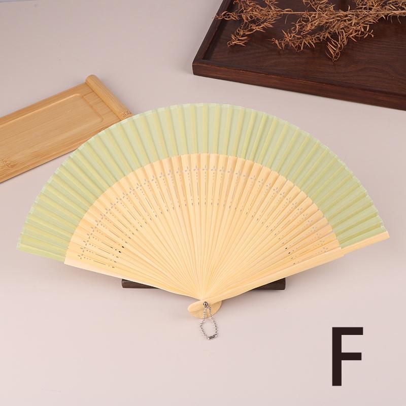 

Різьблений бамбуковий складаний віяло Весільний ручний віяло Ароматний вечірній реквізит Китайський бамбуковий віяло Вінтажні порожнисті складні віяла під старовину as the picture