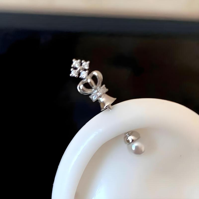 Clou d'oreille en forme de croix Zircon brillant Boucle d'oreille à clou tendance Pour femmes Accessoires de Piercing Corporel