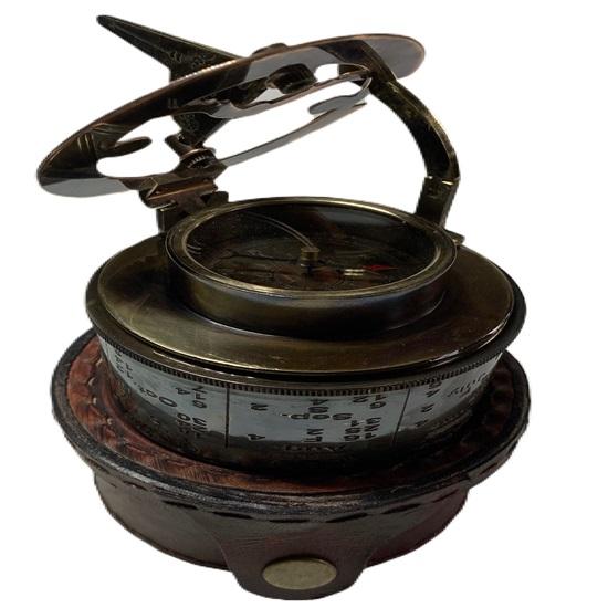 

Солнечные часы-компас барабанного типа в кожаном футляре 7,62 см