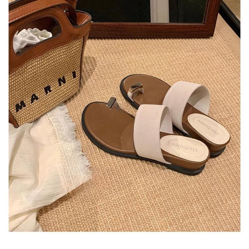 New Style of Women's Flat-bottomed Flip-flops with A V-neck for Height-increasing Shoes