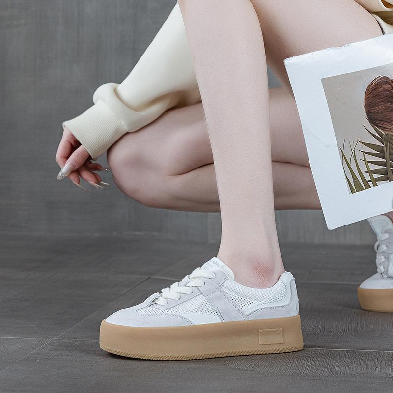 

Женские кожаные кроссовки на толстой подошве с мягкой подошвой, маленькие белые туфли, весенние новые универсальные сетчатые дышащие повседневные кеды для скейтборда 35