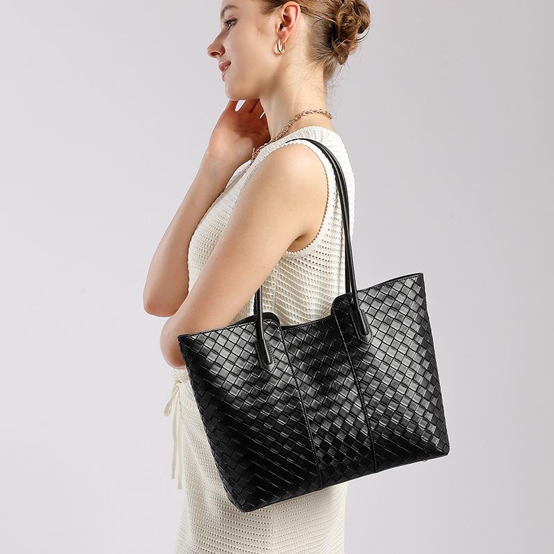 New leather women's bags, cowhide fashion shoulder bags, daily commuting bags, simple wind and large-capacity woven mother and child bags