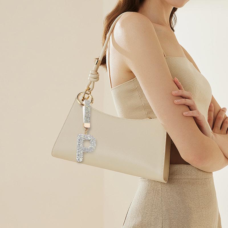 1PC Keychains Ideal Gift Letter Design Bling Key Ring Accessory Full Rhinestone Design Lucky Pendant 26 Alphabet Letters