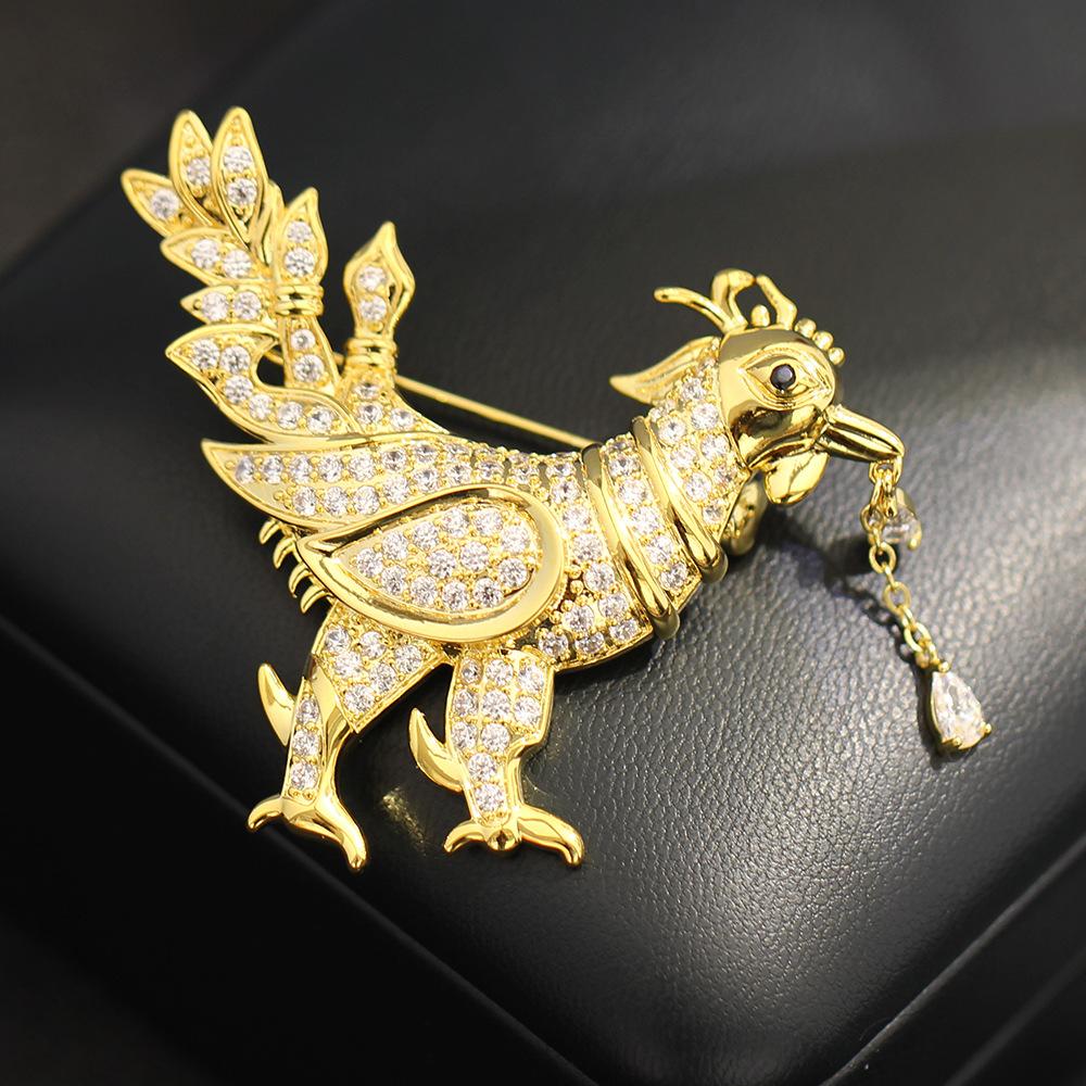 High-end personalized exotic golden big rooster brooch small personalized versatile zodiac animal pin men and women
