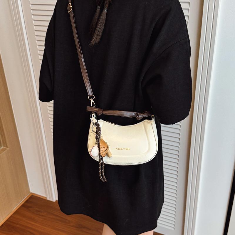Bag women's new fashion versatile shoulder messenger bag niche design underarm bag saddle bag