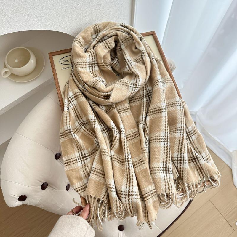 

The new model has a gentle atmosphere and versatile scarf. Women s models will give their girlfriends plaid tassel thickened scarf in winter. 66-180cm хакі