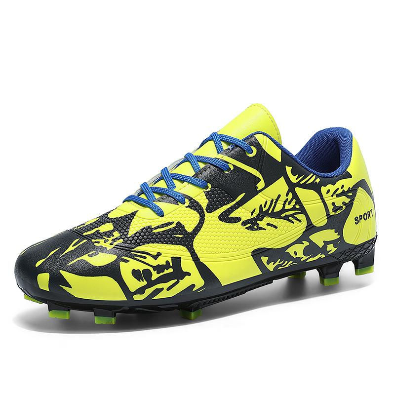 New Anti-Slip Spiked Soccer Boots Professional Sports Training Sneakers Low Top Youth Sneakers