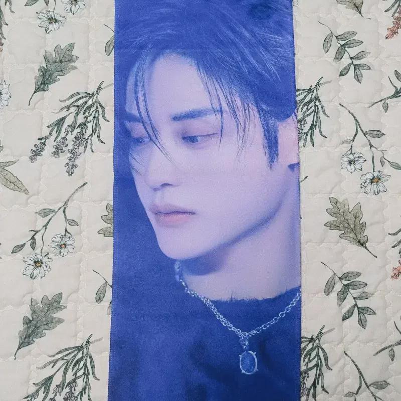 

Неофициальный товар Светоотражающий слоган Джи-уна из Zerobaseone