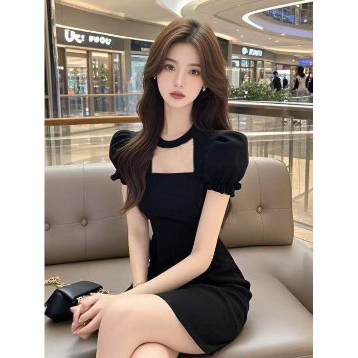 

French Hepburn style black square neck bubble sleeve dress women s summer niche design feeling waist and thin hip skirt 2XL чорний