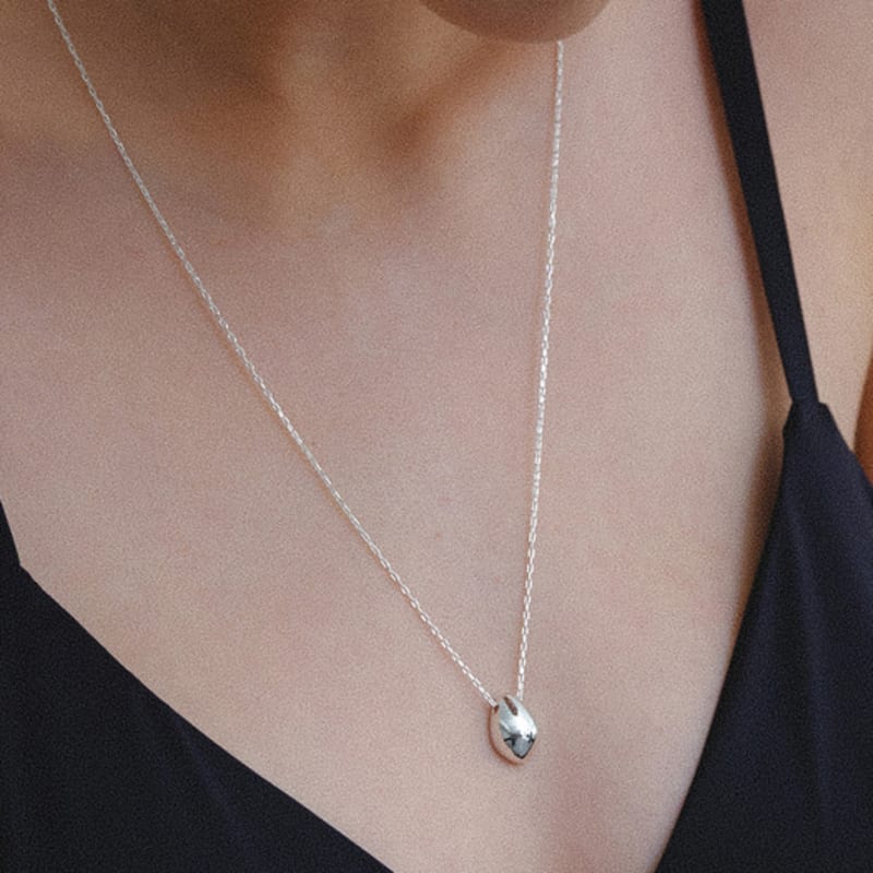 

leeENoir Egg Ball Necklace SILVER