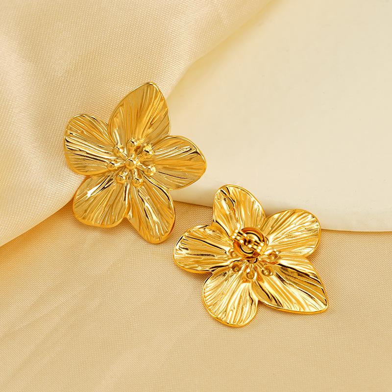 2024 New European & American Fashion 18K Gold Flower Stud Earrings for Women - Geometric Stainless Steel Design