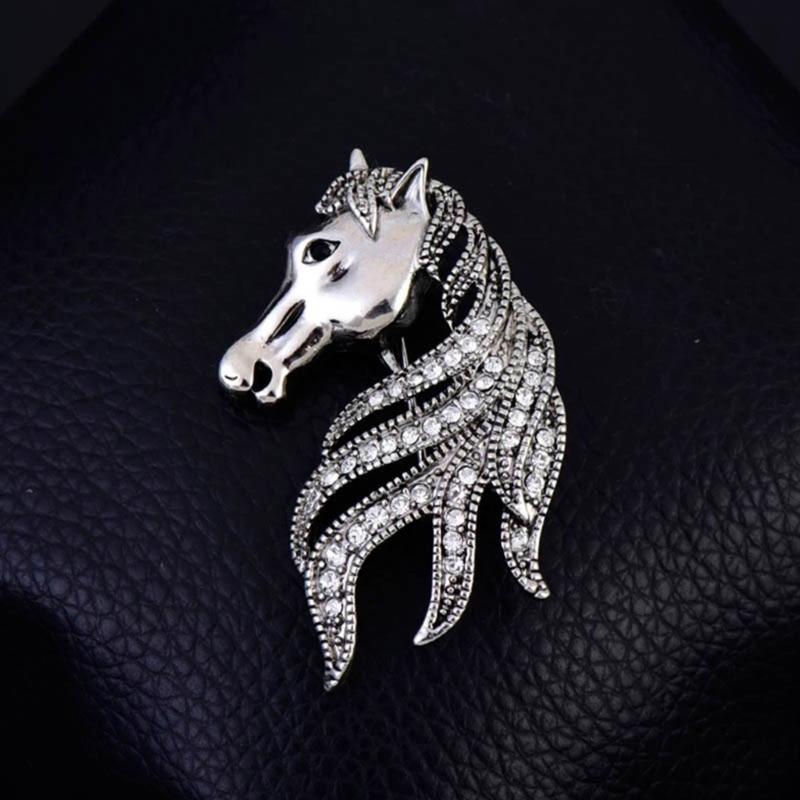 Minimalist Equestrian Themed Brooch Polished Alloy Construction Versatile Wear For Parties And Work Environments
